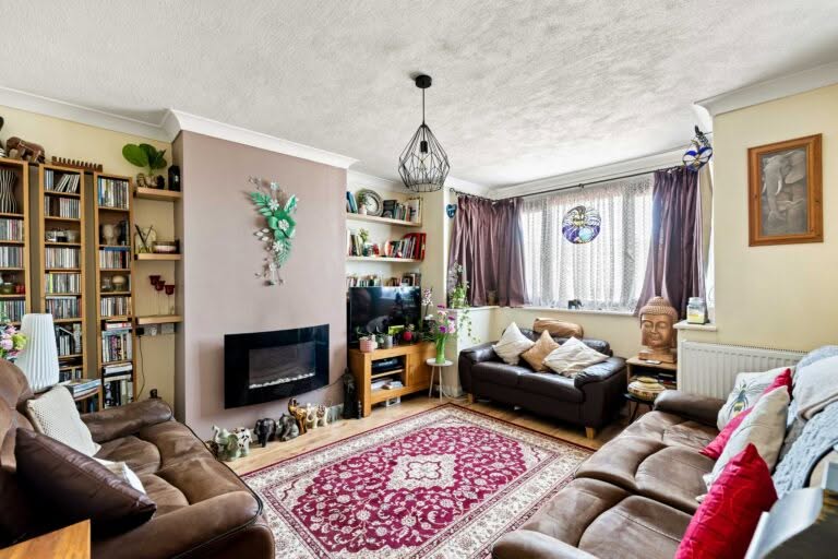 3 bedroom Semi-Detached House in Dover, Kent