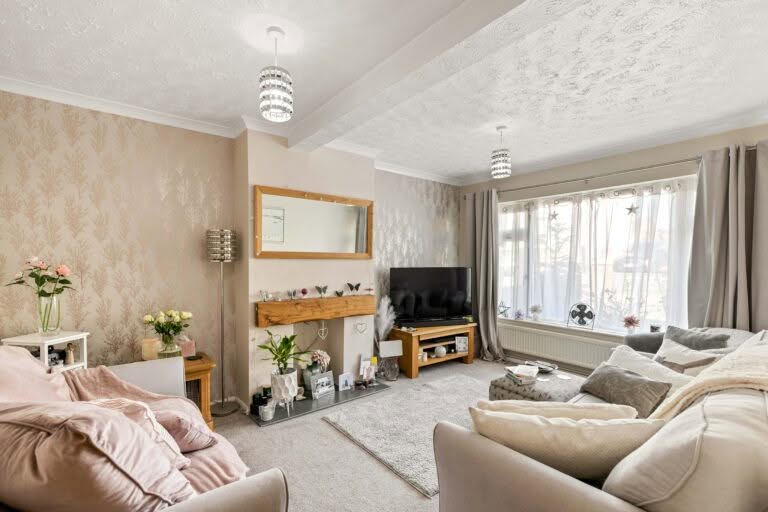 3 bedroom Semi-Detached House in Dover, Kent