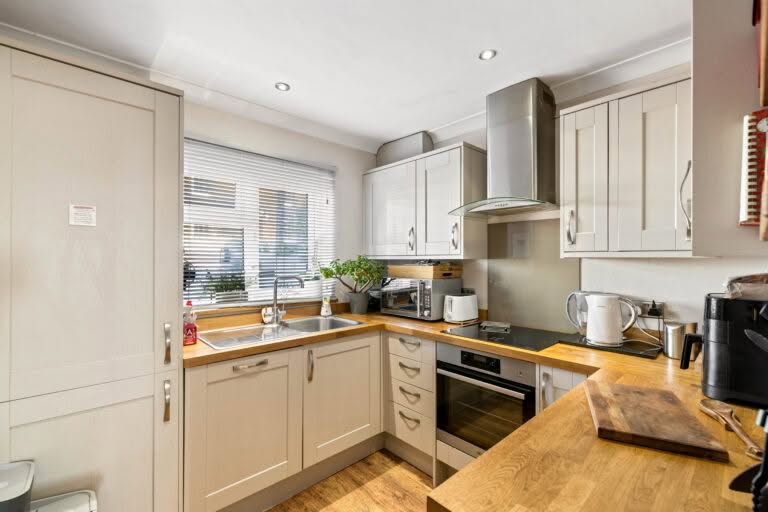 3 bedroom Semi-Detached House in Dover, Kent
