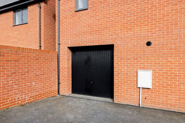 2 bedroom Coach House in Folkestone, Kent