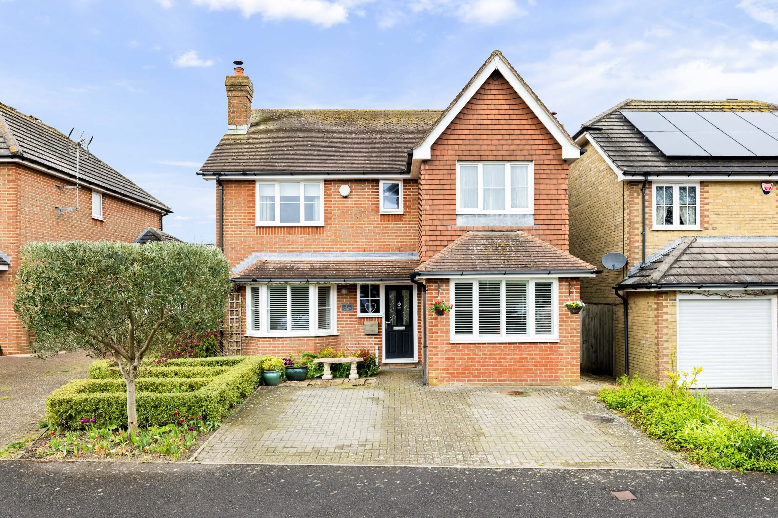 4 bedroom Detached House in Folkestone, Kent