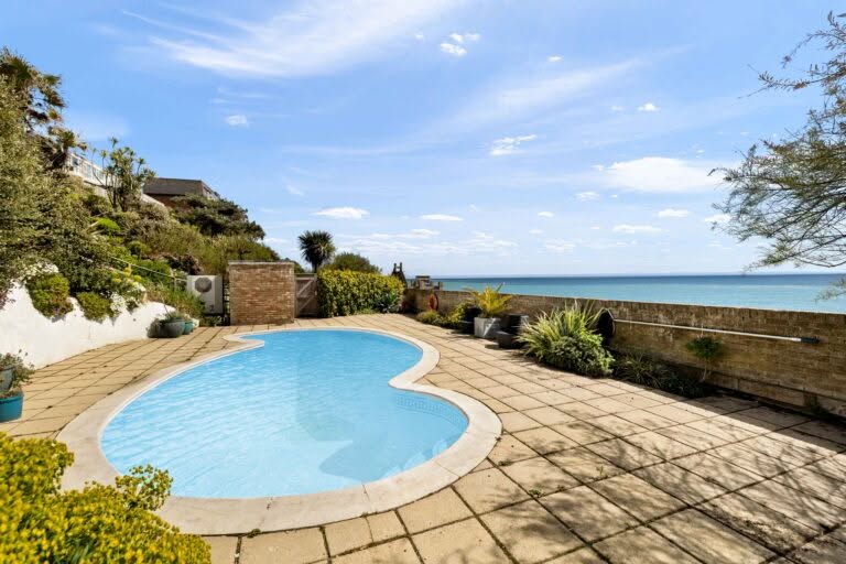 3 bedroom End of Terrace House in Folkestone, Kent