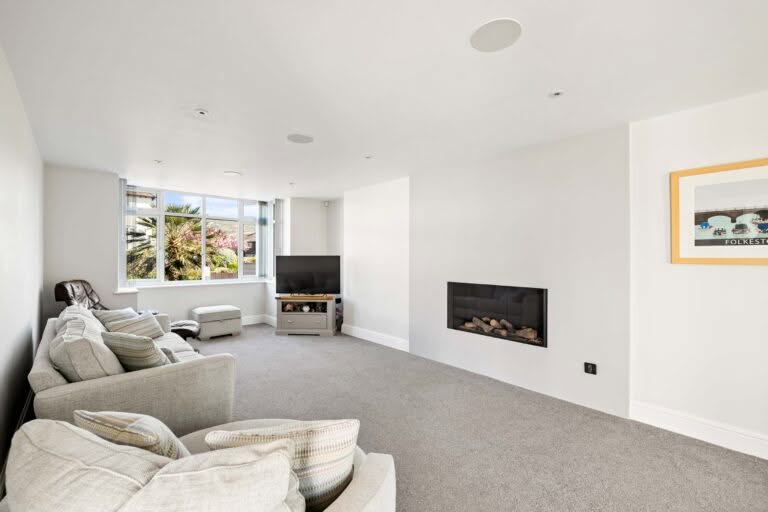 3 bedroom Detached House in Folkestone, Kent