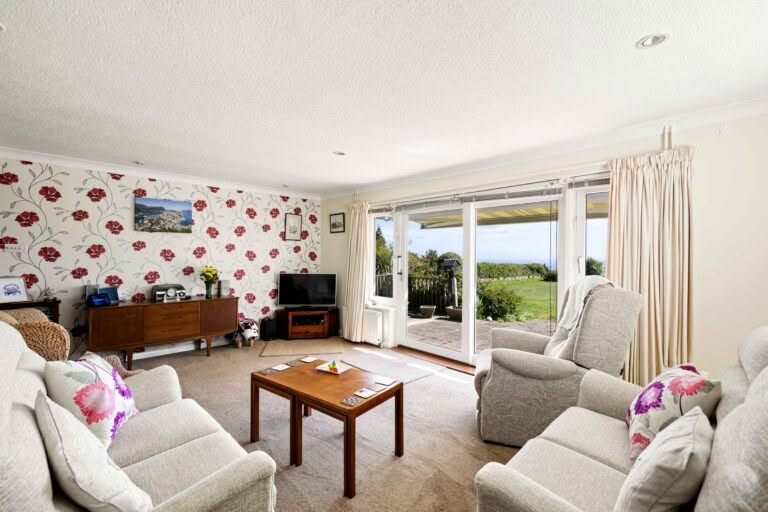 3 bedroom Detached Bungalow in Folkestone, Kent