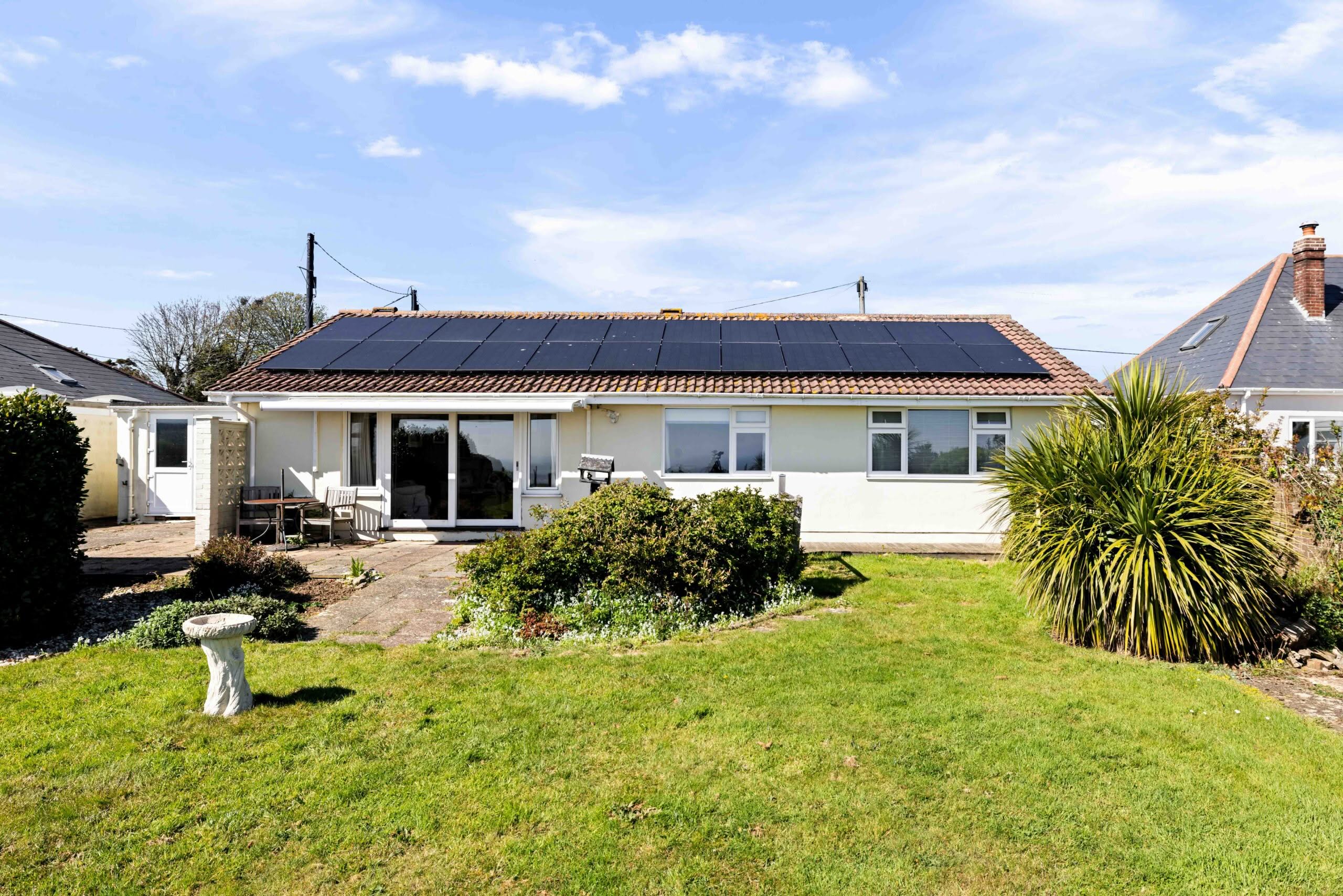 3 bedroom Detached Bungalow in Folkestone, Kent