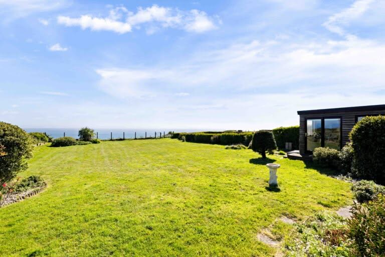 3 bedroom Detached Bungalow in Folkestone, Kent