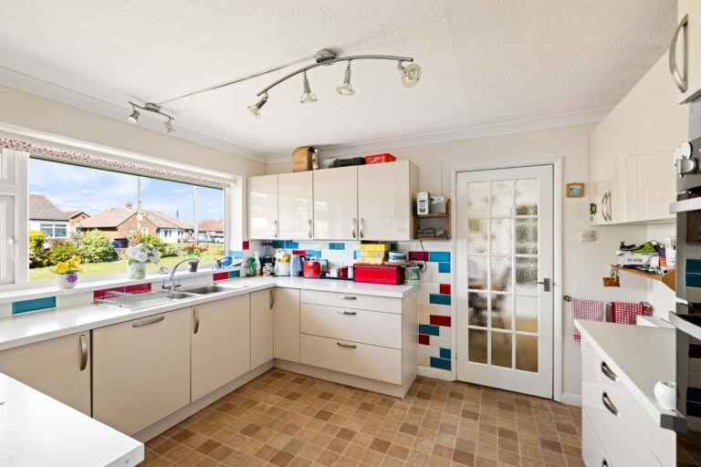 3 bedroom Detached Bungalow in Folkestone, Kent