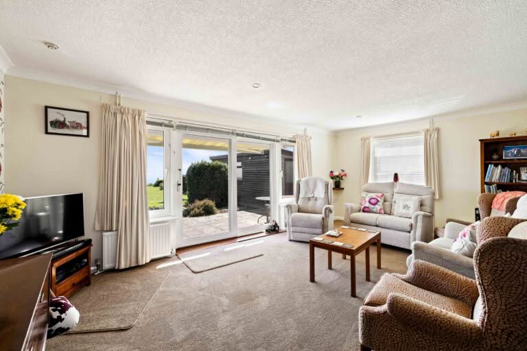3 bedroom Detached Bungalow in Folkestone, Kent