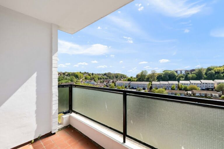 2 bedroom Flat in Folkestone, Kent