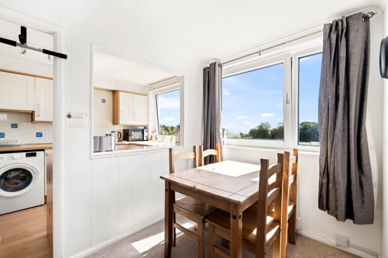 2 bedroom Flat in Folkestone, Kent