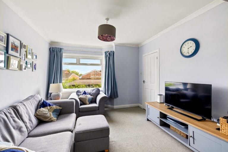 3 bedroom Semi-Detached House in Folkestone, Kent