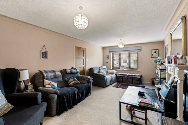 4 bedroom Detached House in Folkestone, Kent