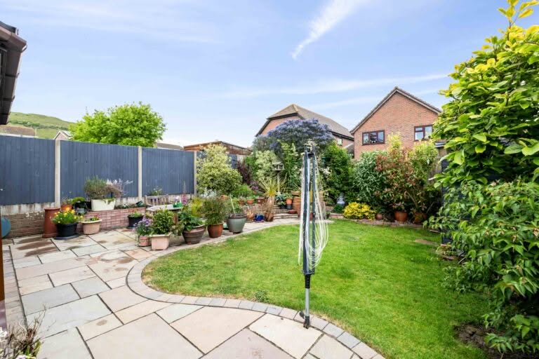 4 bedroom Detached House in Folkestone, Kent