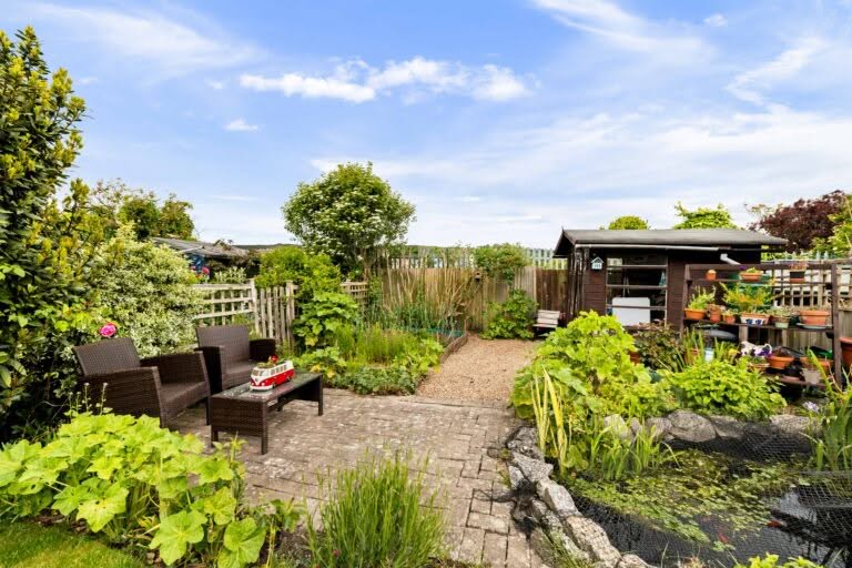 3 bedroom Semi-Detached House in Folkestone, Kent