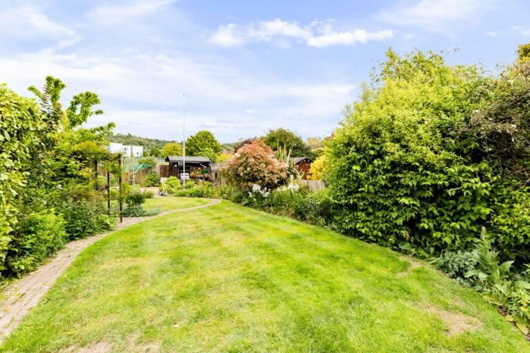 3 bedroom Semi-Detached House in Folkestone, Kent