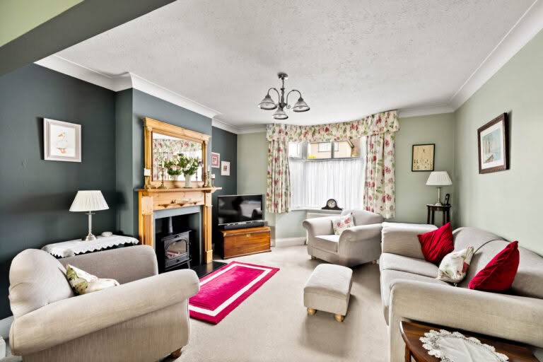 3 bedroom Semi-Detached House in Folkestone, Kent