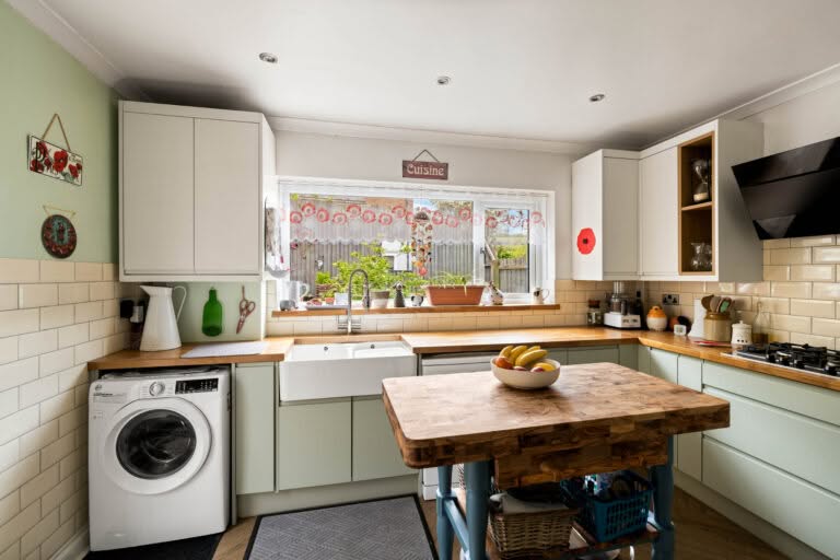 3 bedroom Semi-Detached House in Dover, Kent