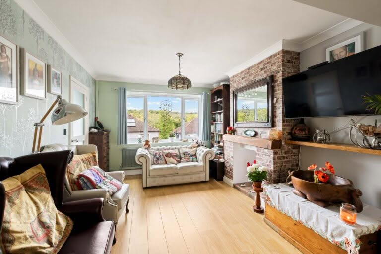 3 bedroom Semi-Detached House in Dover, Kent