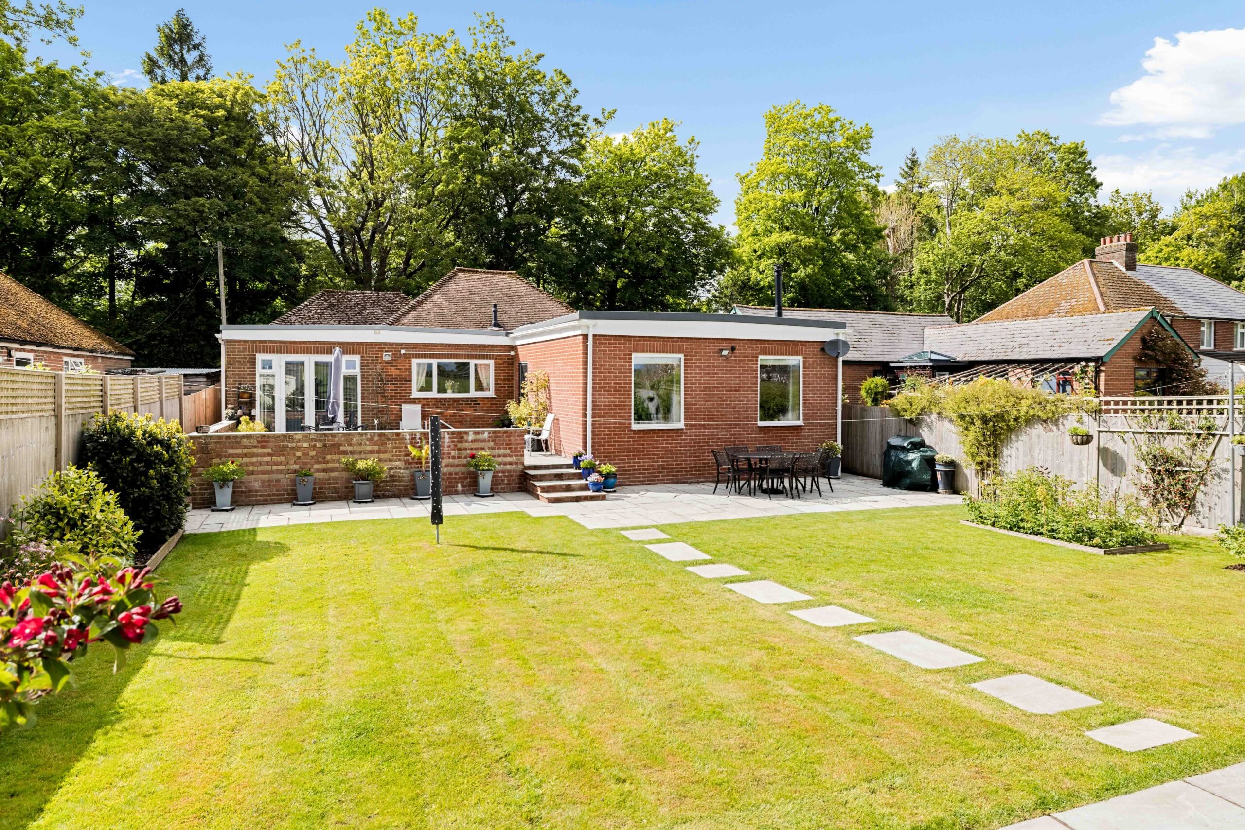 3 bedroom Detached Bungalow in Folkestone, Kent