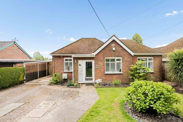 3 bedroom Detached Bungalow in Folkestone, Kent
