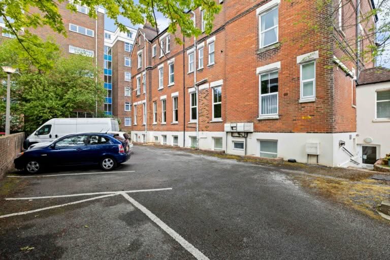 1 bedroom Ground Floor Flat in Folkestone, Kent