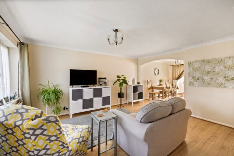 3 bedroom Semi-Detached House in Dover, Kent