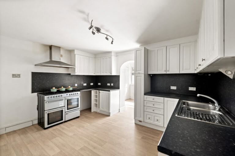 2 bedroom Terraced House in Folkestone, Kent