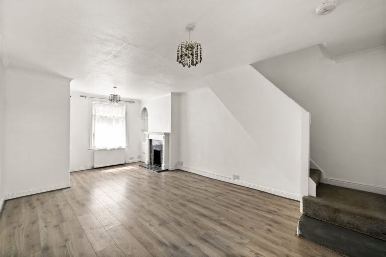 2 bedroom Terraced House in Dover, Kent
