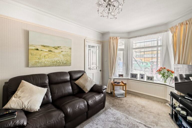 3 bedroom Semi-Detached House in Dover, Kent