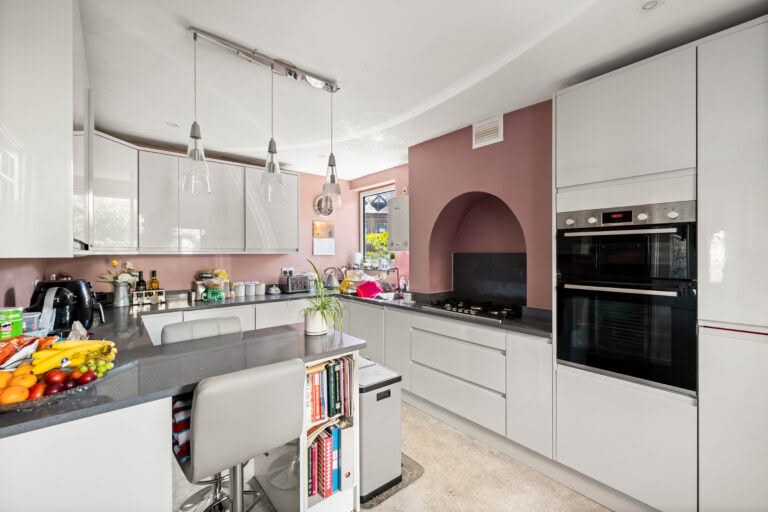 3 bedroom Semi-Detached House in Dover, Kent