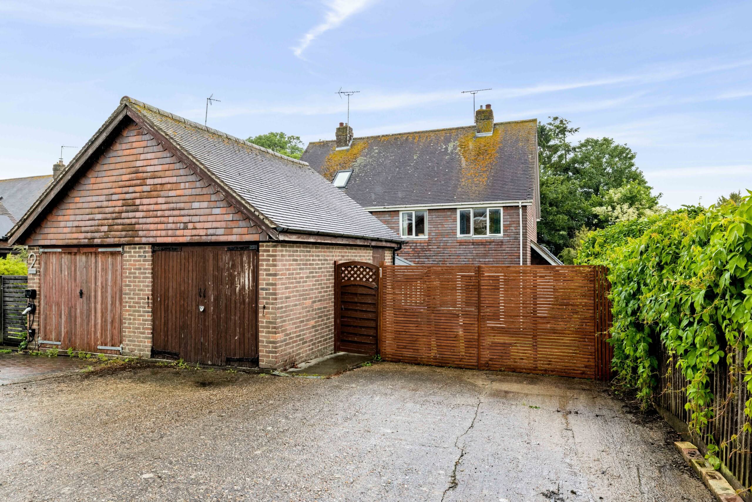 3 bedroom Semi-Detached House in Folkestone, Kent