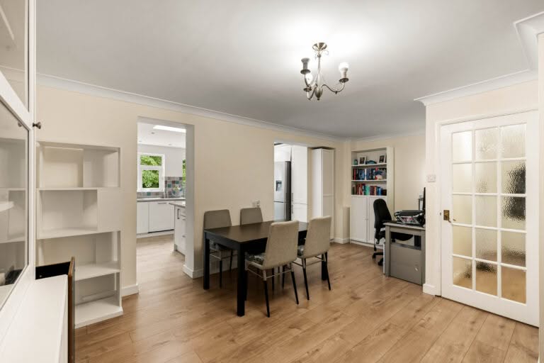 3 bedroom Semi-Detached House in Folkestone, Kent
