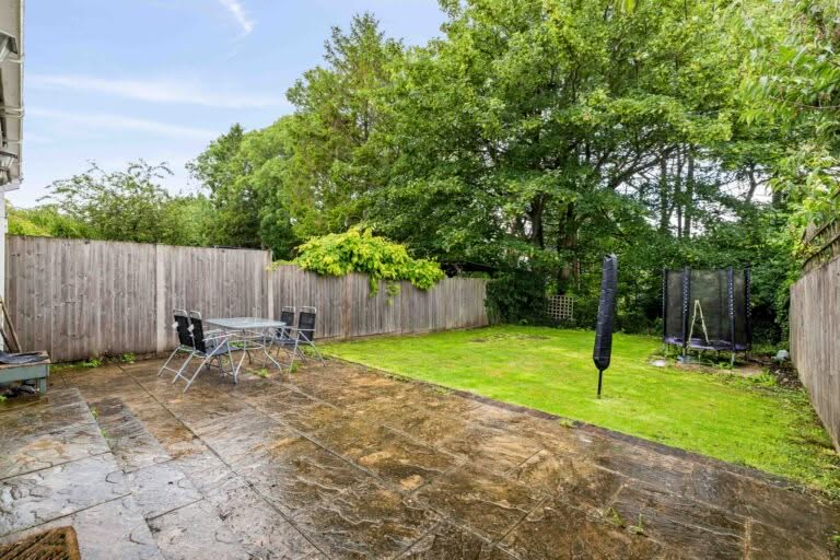 3 bedroom Semi-Detached House in Folkestone, Kent