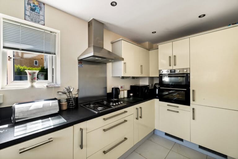 4 bedroom End of Terrace House in Folkestone, Kent