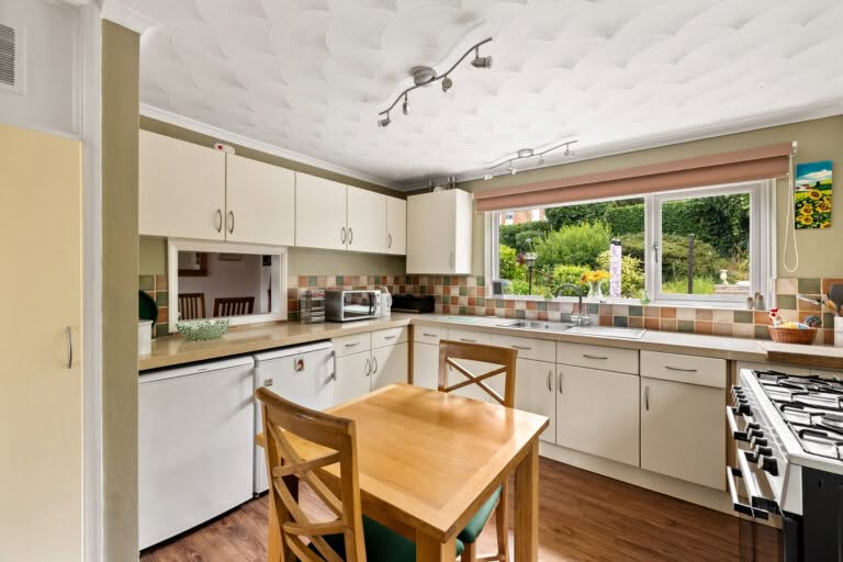 4 bedroom Semi-Detached House in Folkestone, Kent