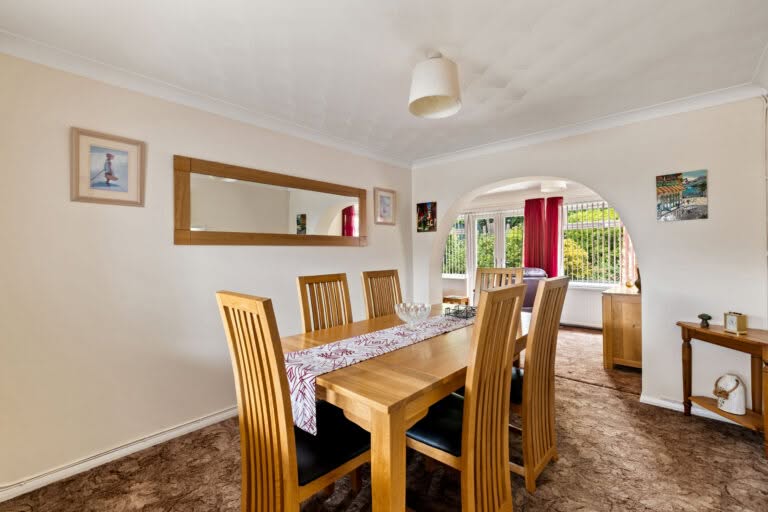 4 bedroom Semi-Detached House in Folkestone, Kent