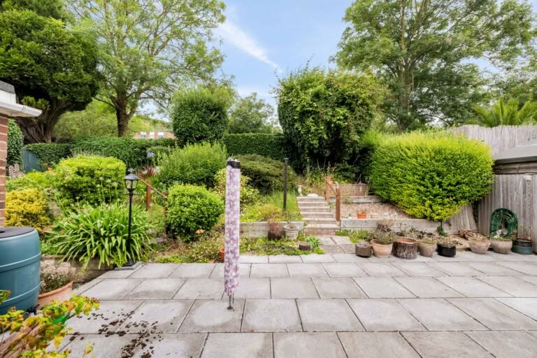 4 bedroom Semi-Detached House in Folkestone, Kent