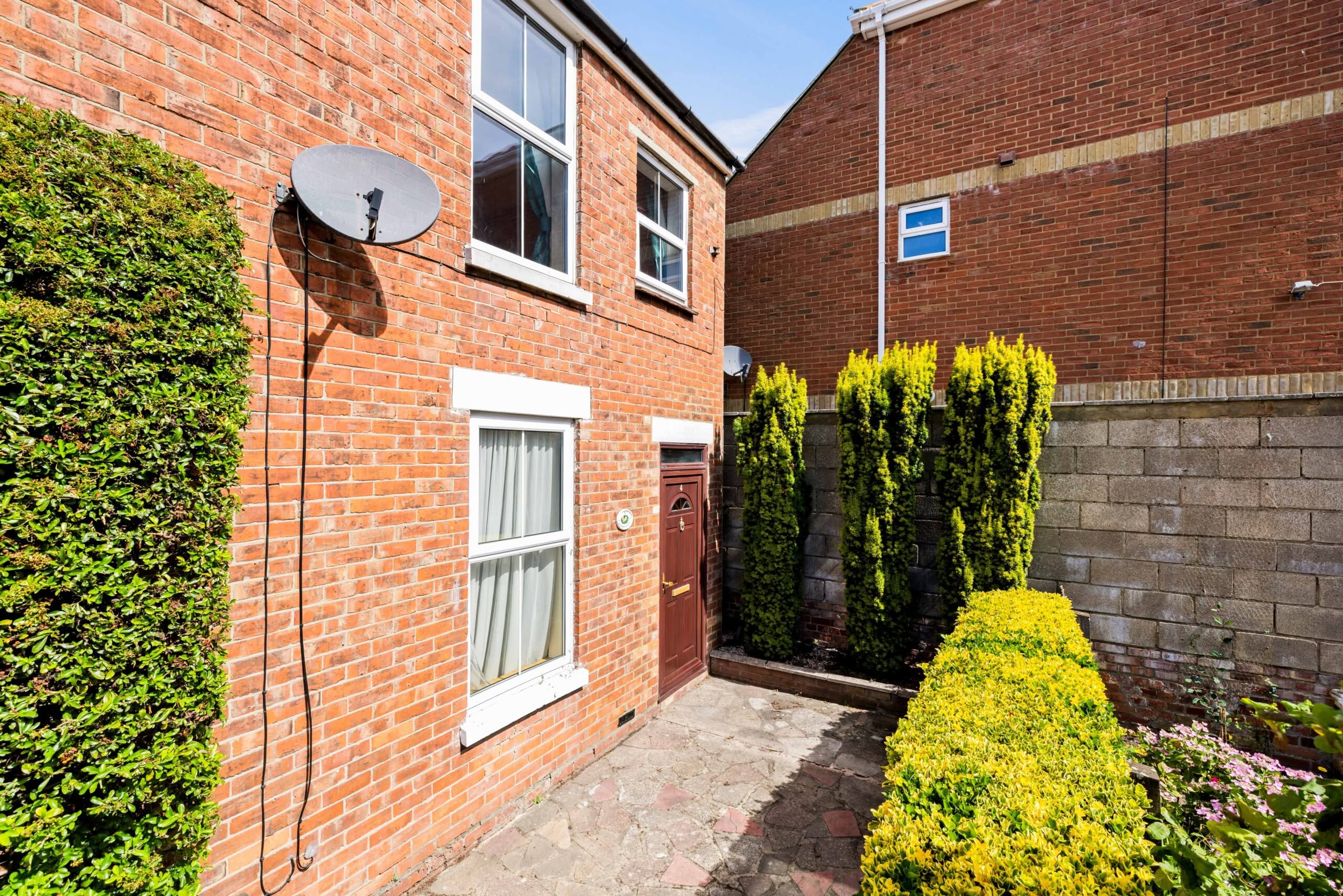 2 bedroom Semi-Detached House in Folkestone, Kent