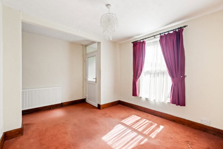 2 bedroom Semi-Detached House in Folkestone, Kent