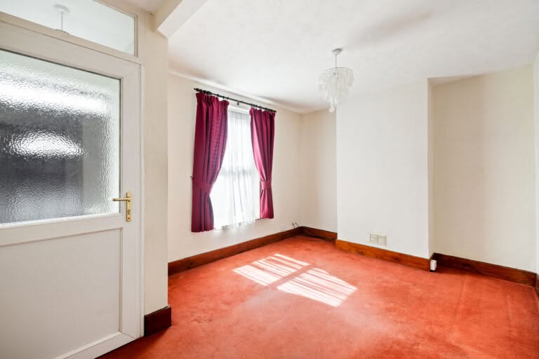 2 bedroom Semi-Detached House in Folkestone, Kent