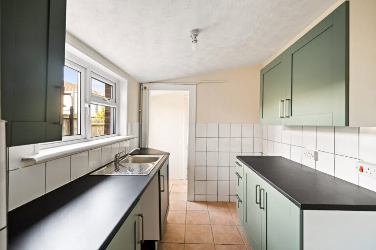 2 bedroom Semi-Detached House in Folkestone, Kent