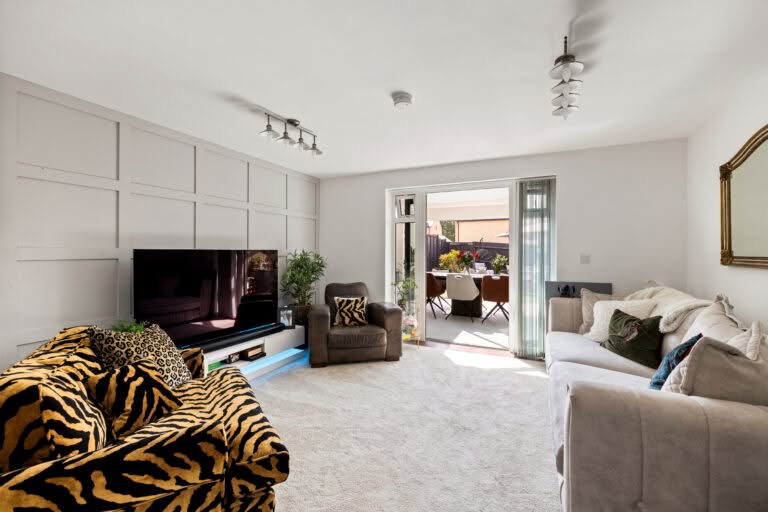 4 bedroom Semi-Detached House in Folkestone, Kent
