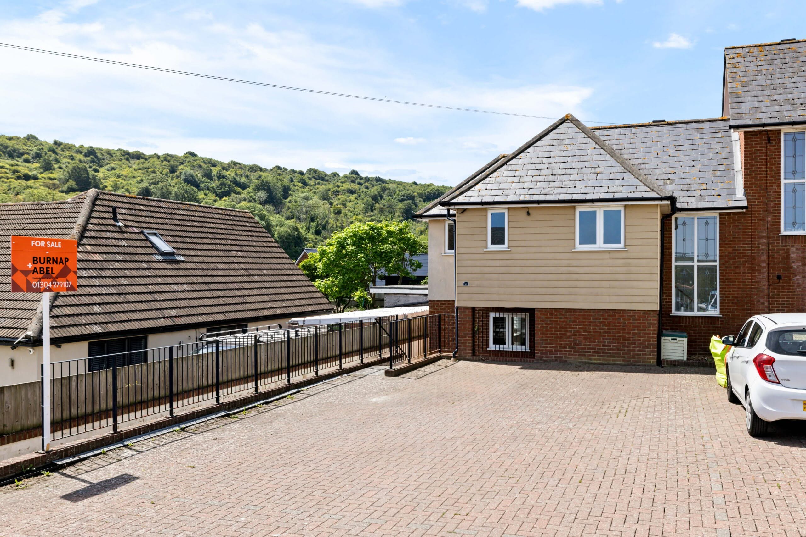 3 bedroom Semi-Detached House in Dover, Kent