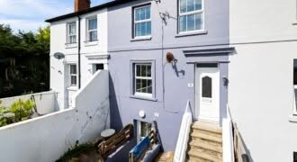 Flat 2, 2 Albion Place