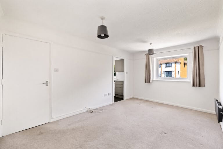1 bedroom Flat in Folkestone, Kent