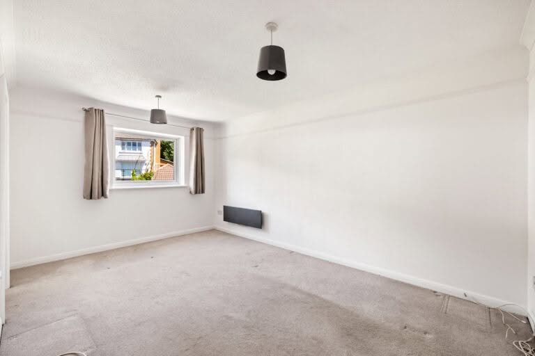 1 bedroom Flat in Folkestone, Kent