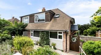 15 Walton Manor Close