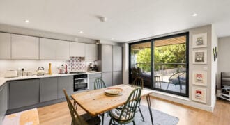 Flat 3 Waterwheel House Crabble Hill
