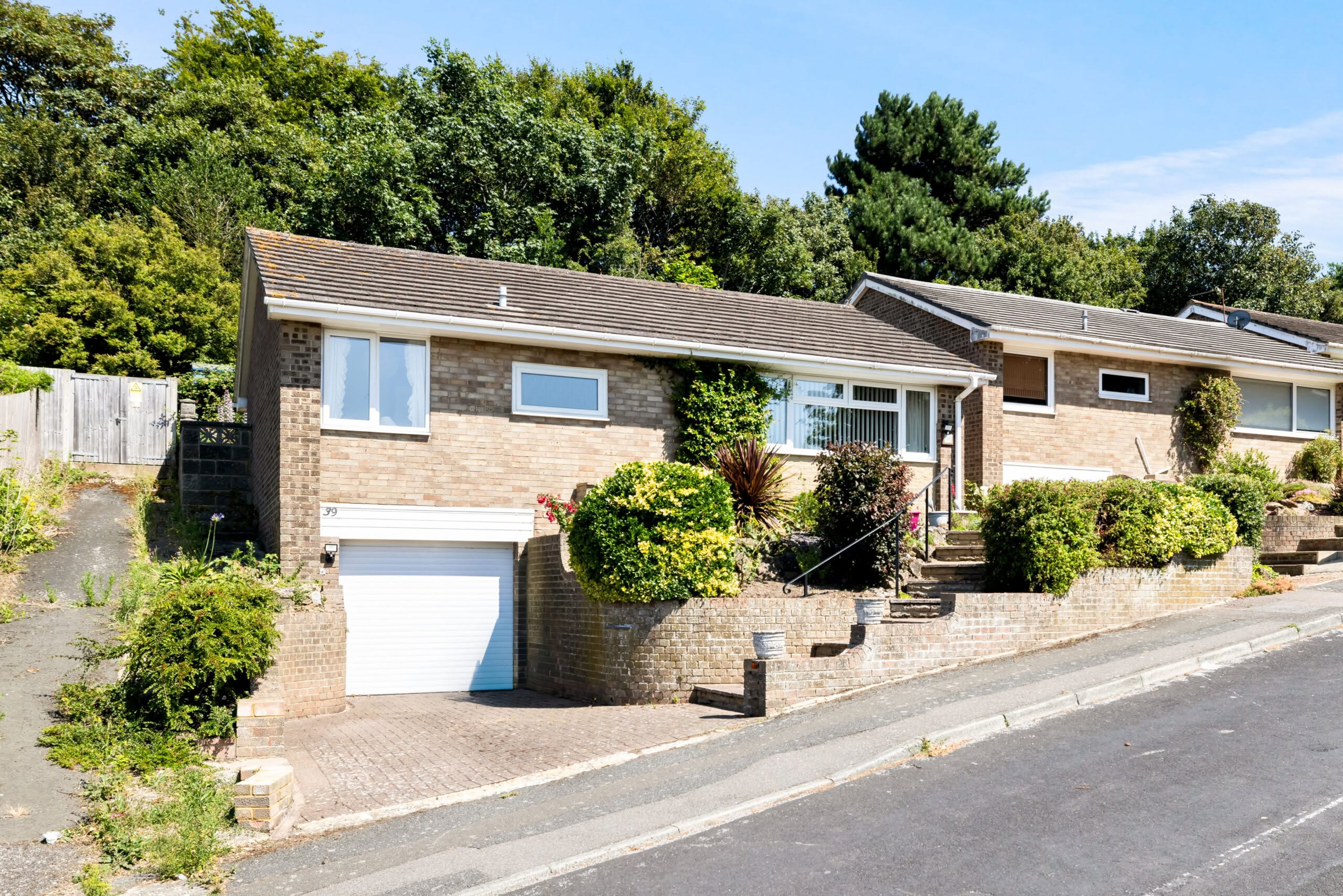 3 bedroom Detached Bungalow in Folkestone, Kent