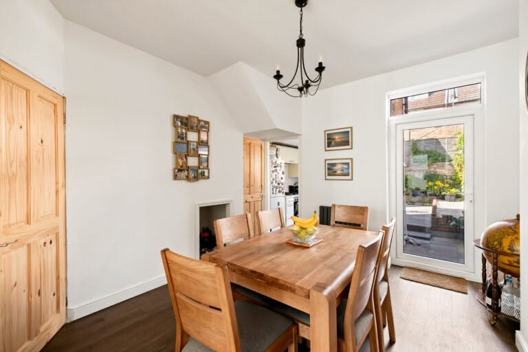 2 bedroom Terraced House in Folkestone, Kent